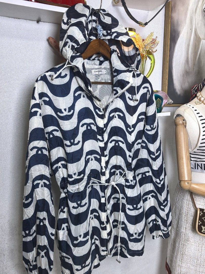 Chanel monogram windbreaker (Category: Luxury Apparel) located in Baguio. Submitted by ashzachary (Listing ID 1464491716, Image 3). Description: Chanel monogram windbreaker Condition :Excellent condition Color rate 10/10 Size :large Inches:W/L No issues No flaws Super ganda sa personal Pm. More details Good quality Plsss 📌No Bogus 📌No return MOP What you see is what you get PALAWAN, CEBUNA GCASH AND BDO Reminder😊 We're selling thrifted clothes