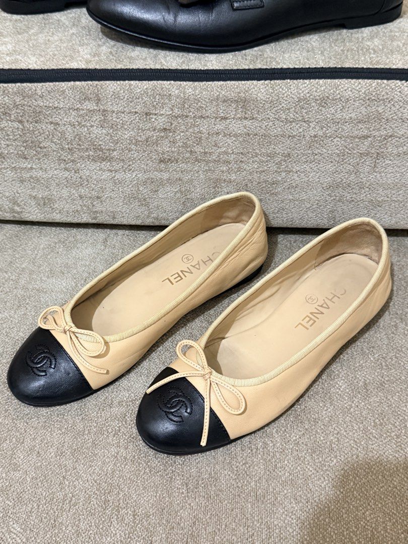 Chanel Two Tone Cap Toe Flats (Category: Flats & Sandals) located in Quezon City. Submitted by in_vogue (Listing ID 1464456098, Image 3). Description: Size 37,23cm ⚠️ DISCLAIMER | PLEASE READ CAREFULLY 1. All items are PRELOVED luxury shoes sourced from Japan (JP). 2. Items are shipped in excellent to good condition based on our quality standards. Once the item has been shipped, any damage, wear, or issues that may arise are beyond the seller’s r