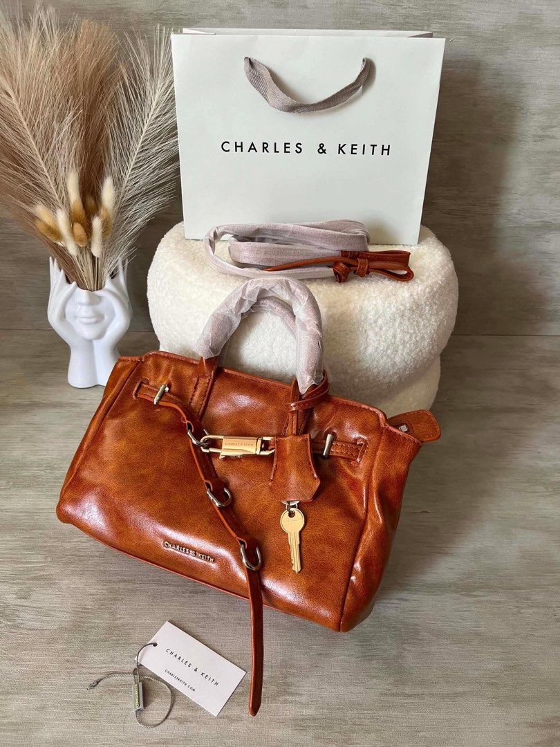 Charles & Keith Kili Bag with Chain (Category: Shoulder Bags) located in Manila. Submitted by businesspform (Listing ID 1464481775, Image 3). Description: 🎀C&K KILI BAG WITH CHAIN 🏷️2700 only w dustbag & bag / pre order.