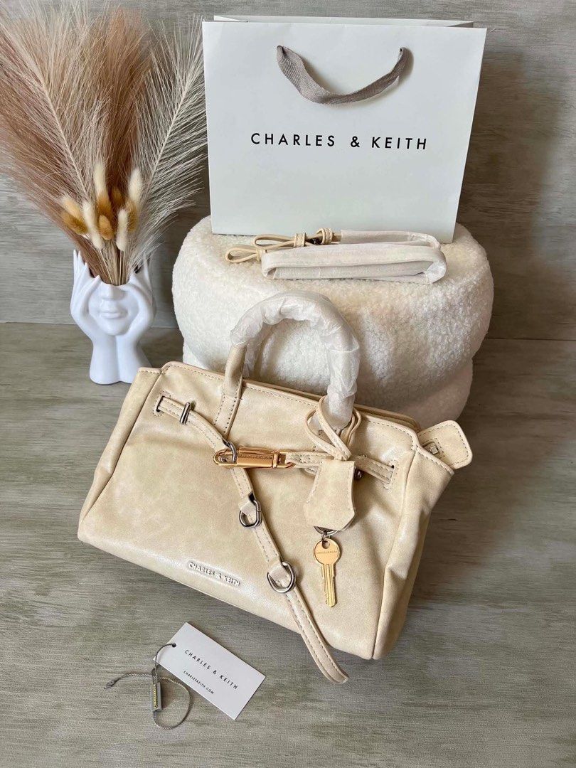 Charles & Keith Kili Bag with Chain (Category: Shoulder Bags) located in Manila. Submitted by businesspform (Listing ID 1464481775, Image 2). Description: 🎀C&K KILI BAG WITH CHAIN 🏷️2700 only w dustbag & bag / pre order.