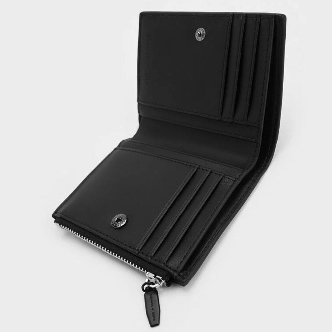 CHARLES & KEITH Midori Geometric Top-Zip Wallet (Category: Wallets & Card holders) located in Santa Rosa. Submitted by sha.mnl (Listing ID 1464422312, Image 2). Description: — Inclusions: Wallet, Dust Bag & Box — Material: Calf PU — Color: Noir — Size: XXS — 1 Note Compartment, 1 Zip Compartment & 10 Card Slots 📍 Nueva Ecija.