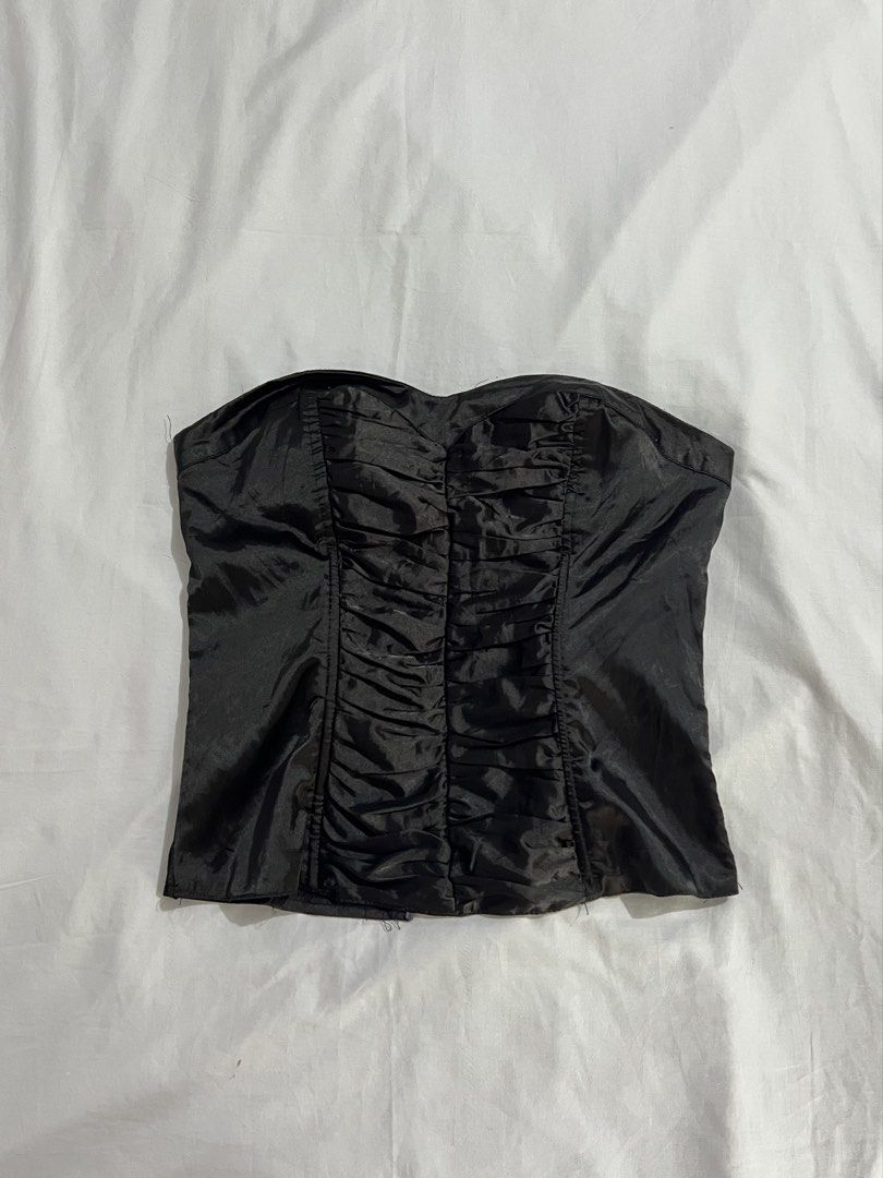 Charlotte Russe Black Corset (Category: Others Tops) located in Bagabag. Submitted by segundavita (Listing ID 1464435768, Image 2). Description: .