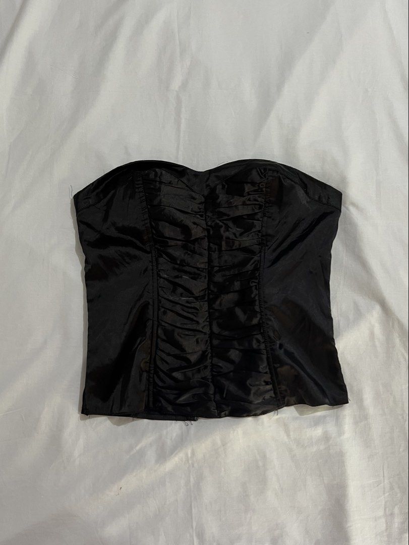 Charlotte Russe Black Corset (Category: Others Tops) located in Bagabag. Submitted by segundavita (Listing ID 1464435768, Image 1). Description: .
