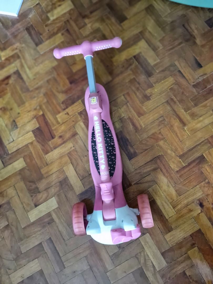 Chaser Hello Kitty scooter (Category: Skates, Rollerblades & Scooters) located in Taguig. Submitted by wiseslis15528 (Listing ID 1464396110, Image 3). Description: The scooter was bought as a New Year's gift for my daughter (Purchased at the official Chaser store in MOA.). It saw very little use because riding scooters is prohibited in the residential complex where we live—which is why we are selling it. It is very convenient and has no damage. T