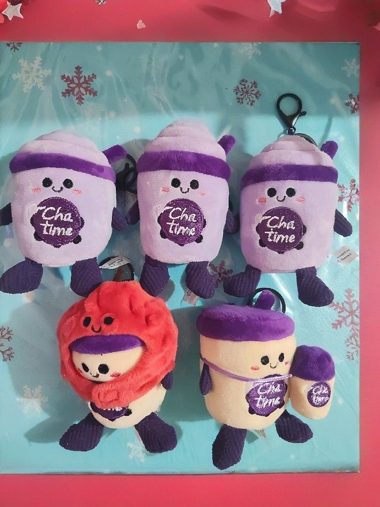 Chatime Charm The World Plush Bag Charms (Category: Plushies & Soft Toys) located in Manila. Submitted by rein618 (Listing ID 1464423364, Image 1). Description: - Authentic Chatime plush bag charms - From the 'Charm The World' 20th Anniversary collection - Includes classic bubble tea cup, red fruit character, and purple cup designs - Features clips for easy attachment to bags or keys - A must-have for any Chatime enthusiast! 300 each, 1200 as set