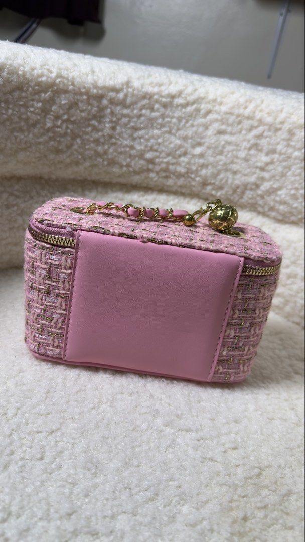 Ch@n3L Vanity Bag (Category: Cross-body Bags) located in Binmaley. Submitted by amayscollections (Listing ID 1464386076, Image 3). Description: On Sale OG Qual. Coded Canvas/Tweed Material Chachan€L Vanity Bag P699nalanng with box and dustbag na din apakaganda ses in person promise promise promise! YES to COD add 70 only. Pm Disclaimer: !! This Page is not Associated or Affiliated with any of this following brands. All Copyrights reserved to the 