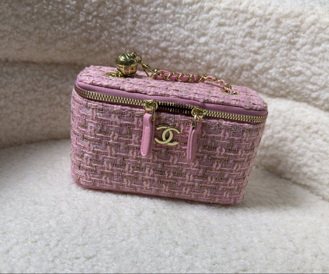 Ch@n3L Vanity Bag (Category: Cross-body Bags) located in Binmaley. Submitted by amayscollections (Listing ID 1464386076, Image 2). Description: On Sale OG Qual. Coded Canvas/Tweed Material Chachan€L Vanity Bag P699nalanng with box and dustbag na din apakaganda ses in person promise promise promise! YES to COD add 70 only. Pm Disclaimer: !! This Page is not Associated or Affiliated with any of this following brands. All Copyrights reserved to the 
