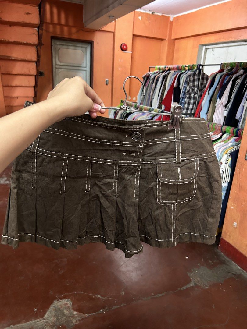 Choco brown Skirt (Category: Skirts) located in Kabankalan. Submitted by leans_closet (Listing ID 1464459757, Image 1). Description: s-m.