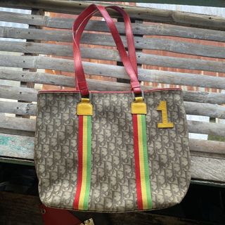 (Category: ) located in . Submitted by .dresshttps (Listing ID 1464552395, Image 1). Description: .