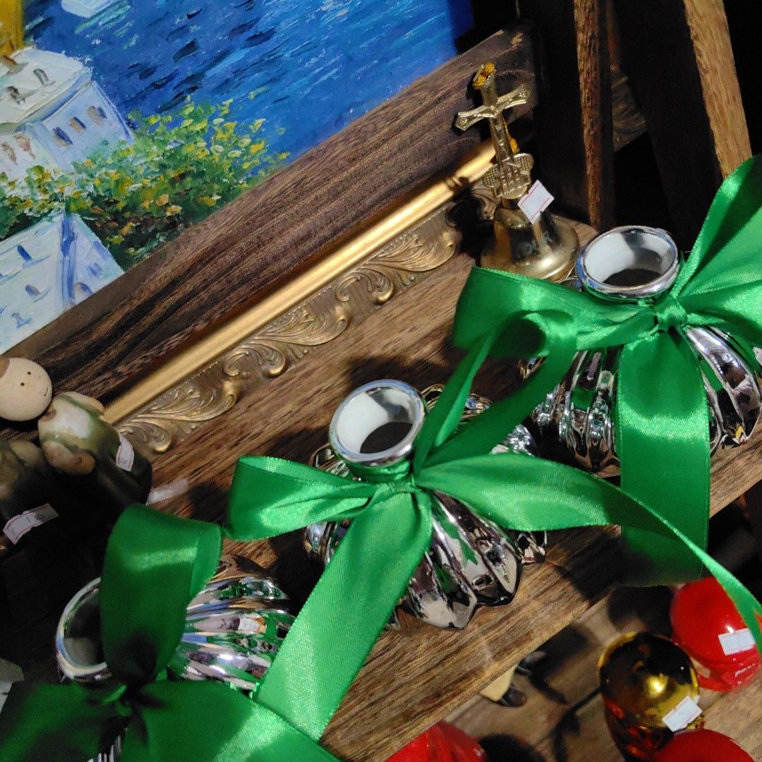 Christmas vase display (Category: Vases & Decorative Bowls) located in Calamba. Submitted by princesspauliney. (Listing ID 1464455683, Image 3). Description: 400 take all Shoppee check out Jnt direct courier First to pay basis Calamba laguna.