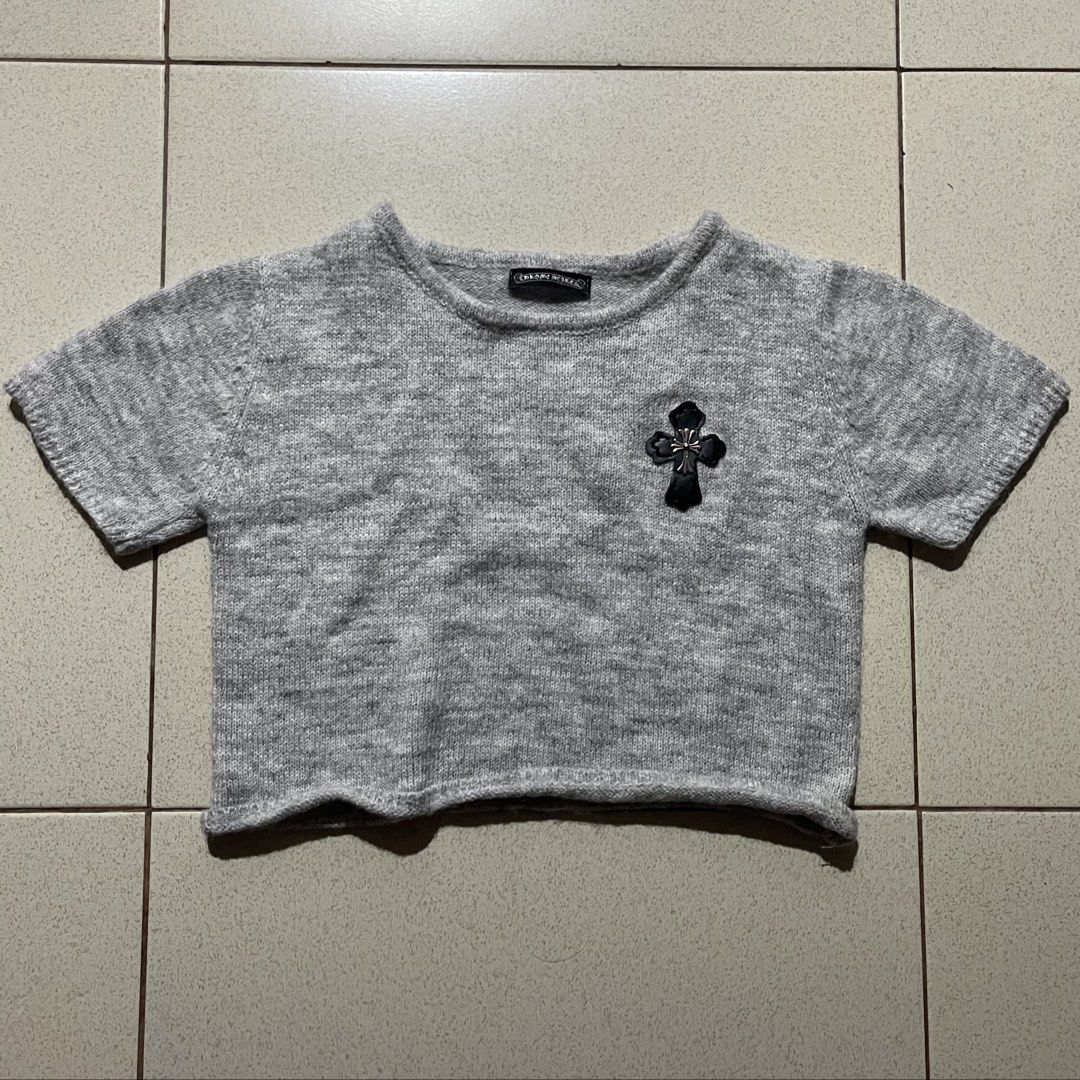 Chrome Knit Croptop (wmns) (Category: Shirts) located in Manila. Submitted by a_iee (Listing ID 1464551690, Image 1). Description: Preloved Width: 17 Length: 16 Size: S Excellent condition No issue✨ Loc:Pasig city Dm for kore info📩.