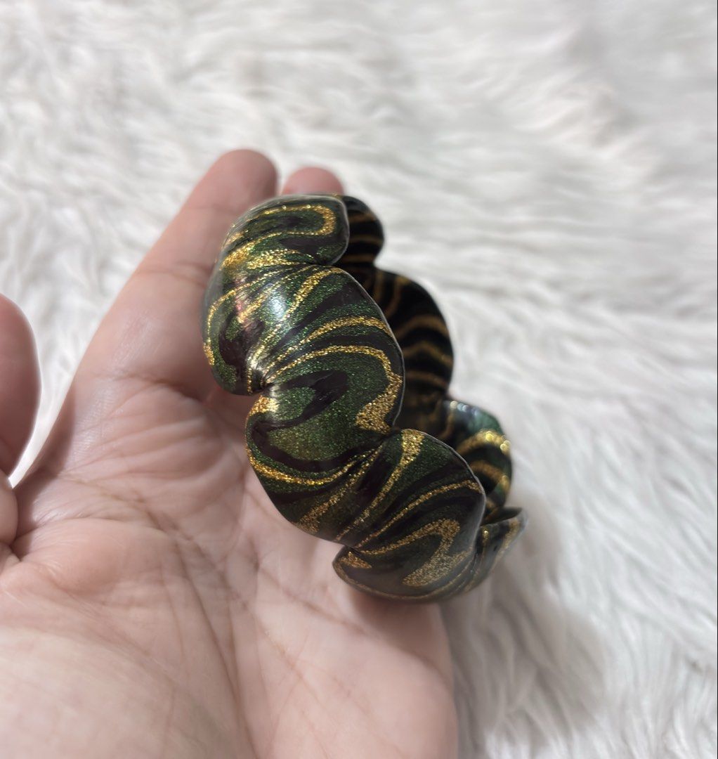 Chunky Hand Painted Wooden Bracelet (Category: Bracelets) located in Paranaque City. Submitted by dalle_closet (Listing ID 1464378208, Image 3). Description: size: 18.5cm wood material.