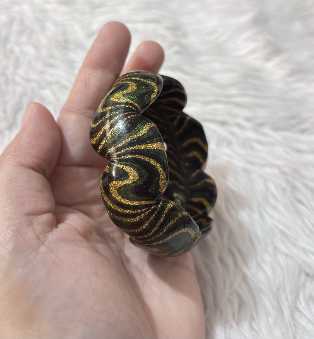 Chunky Hand Painted Wooden Bracelet (Category: Bracelets) located in Paranaque City. Submitted by dalle_closet (Listing ID 1464378208, Image 2). Description: size: 18.5cm wood material.
