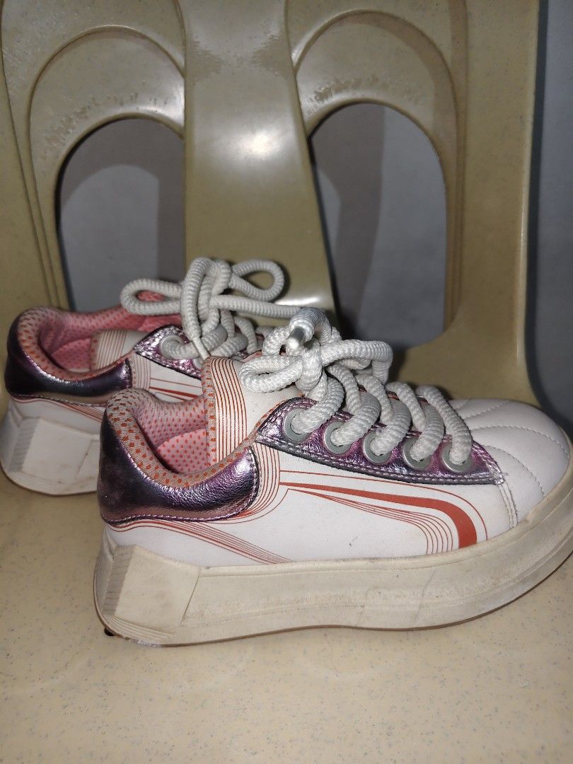 Chunky shoes (Category: Looking For) located in Lubao. Submitted by marielsm (Listing ID 1464518708, Image 1). Description: Chunky shoes for women on sale📍 Used but not abuse Size 36-37 pwede Good as new walang bakbak punasan lang pwede mo na suotin..