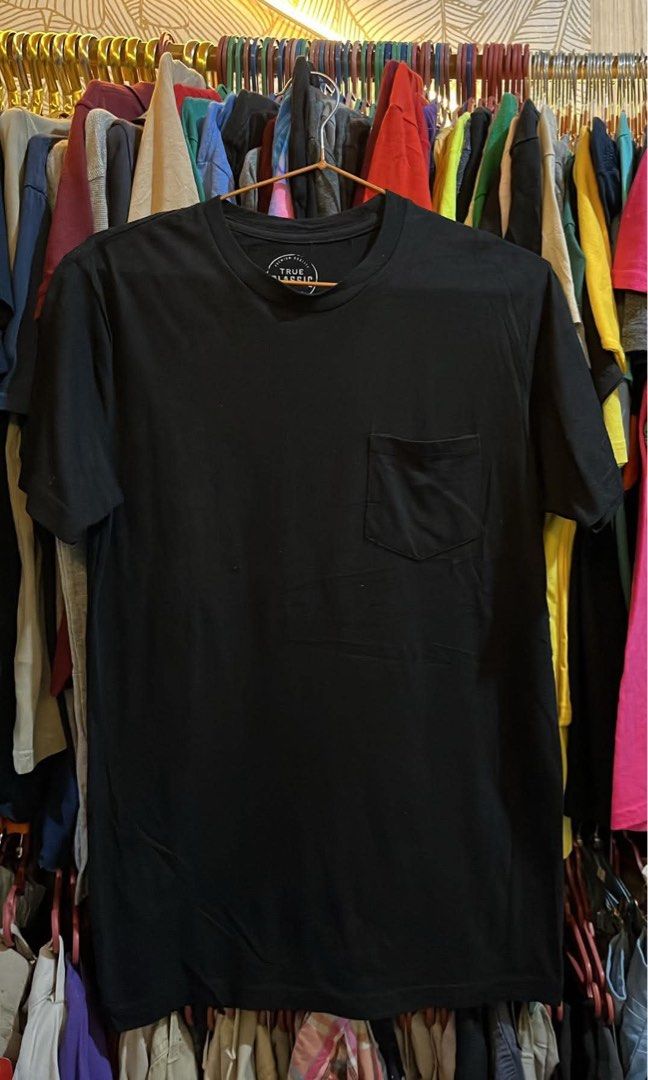 Classic Tee (Category: Tshirts & Polo Shirts ) located in Malaybalay. Submitted by marguirette (Listing ID 1464412915, Image 1). Description: Ukay Source( US Ukay Bale) Size: Small in tag.
