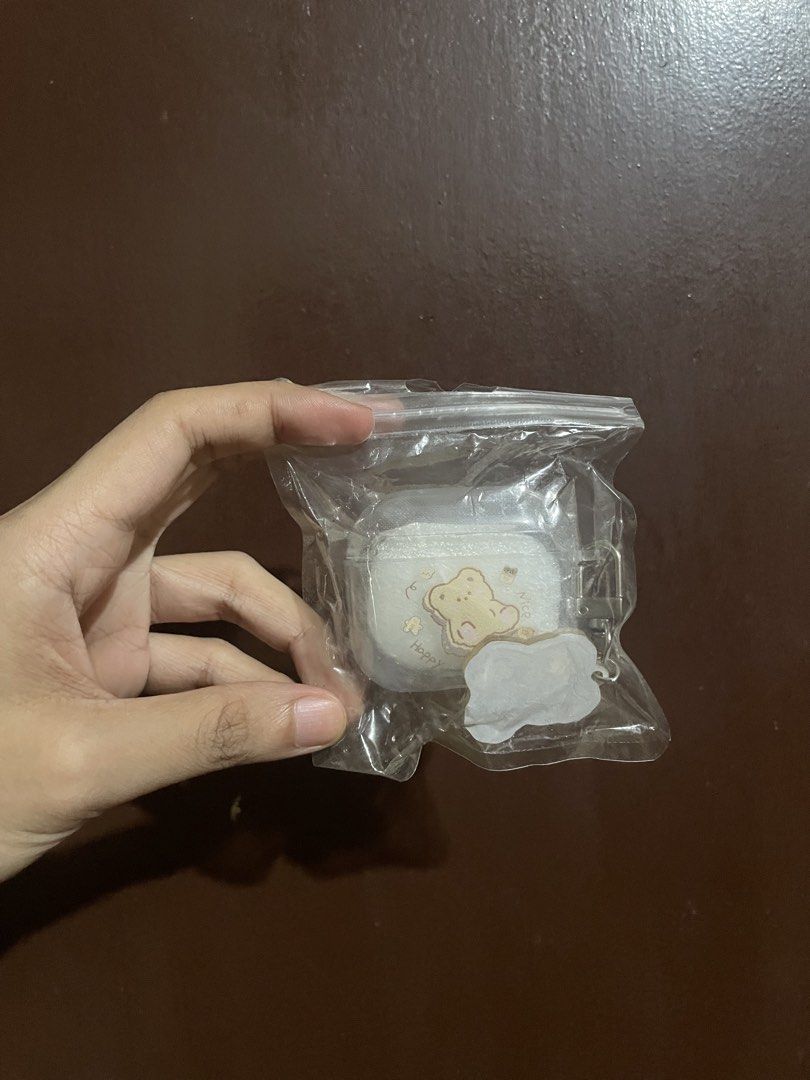 Clear Airpods 3 Protector Case (Category: Other Mobile & Gadget Accessories) located in Talisay. Submitted by mrjannchristian (Listing ID 1464368714, Image 3). Description: Never-used, Wrong Style Delivered Clear Case Airpods 3 Casing Notes Cap is not connected With Keychain.