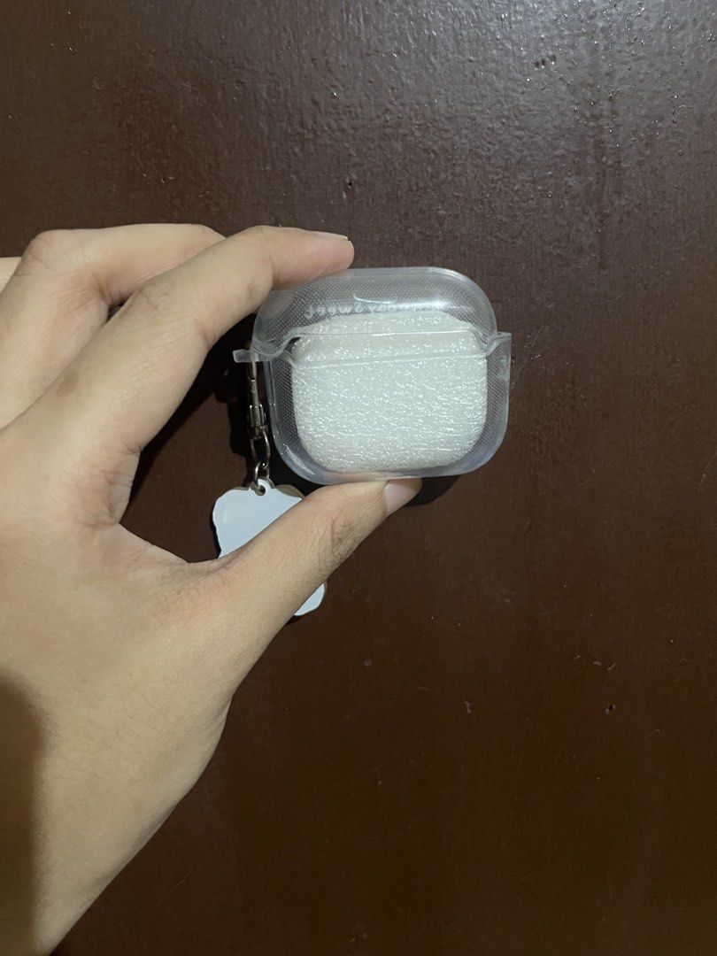 Clear Airpods 3 Protector Case (Category: Other Mobile & Gadget Accessories) located in Talisay. Submitted by mrjannchristian (Listing ID 1464368714, Image 2). Description: Never-used, Wrong Style Delivered Clear Case Airpods 3 Casing Notes Cap is not connected With Keychain.