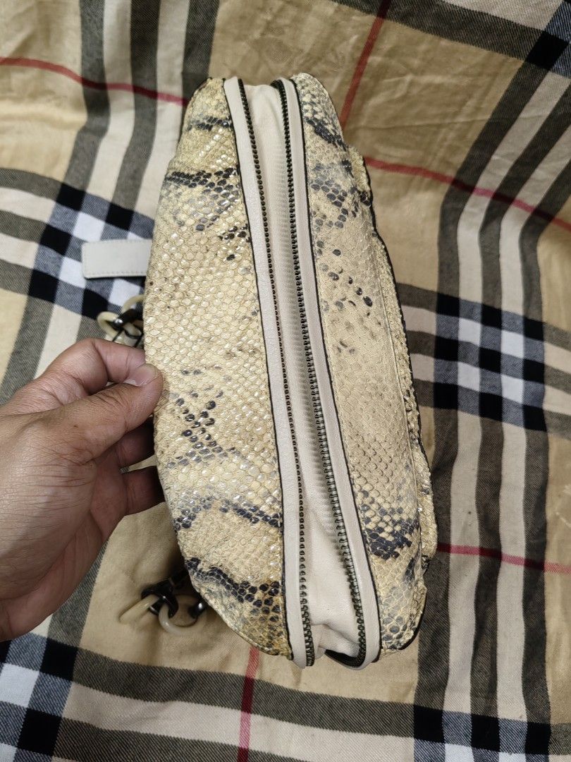 COACH (Category: Shoulder Bags) located in Baguio. Submitted by curated_luxe_brandeds (Listing ID 1464504933, Image 3). Description: COACH SEE PICS FOR DETAILS EXCELLENT CONDITION COLOR MAY VARY DUE TO LIGHTING MOP BDO /GCASH NO COD /COP FB PAGE /CAROUSELL: curated_luxe_brandeds FACEBOOK SELLING ACCOUNT : Esteph Colpita SA.