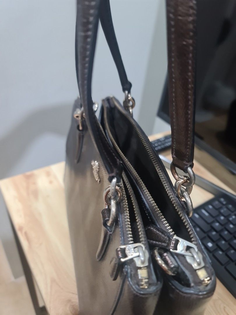 Coach Bag (Category: Shoulder Bags) located in Dagupan City. Submitted by mybags7 (Listing ID 1464502412, Image 1). Description: Slightly used with minimal sign of usage. Decluttering.