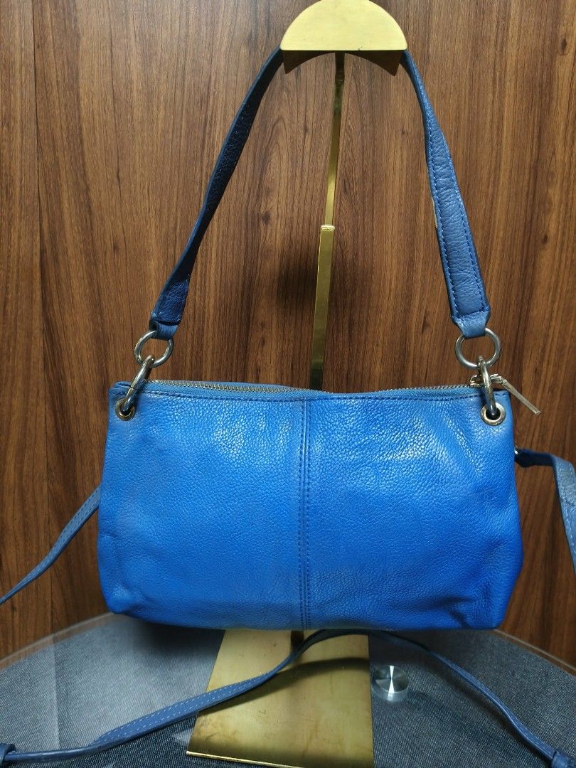 COACH Charley Two-way Bag (Category: Cross-body Bags) located in Baguio. Submitted by luxuryvaultbagsandfashion (Listing ID 1464434618, Image 3). Description: COACH CHARLEY Two-way Bag Autheaas see 1TORY BURCH MONOGRAM COATED CANVAS TOTE (BLUE) Spacious, durable, and stylish! The Tory Burch Gemini Link tote is crafted from water-resistant coated canvas featuring an eye-catching geometric chain print, central stripe, and blue leather trim. Specifi