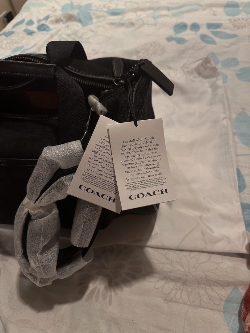 Coach Duffle bag ( weekender) unisex (Category: Shoulder Bags) located in Las Pinas. Submitted by mich.fe.mendoza (Listing ID 1464566586, Image 2). Description: This is a brand new and from coach retail store in US Complete inclusion plus it's tag. .