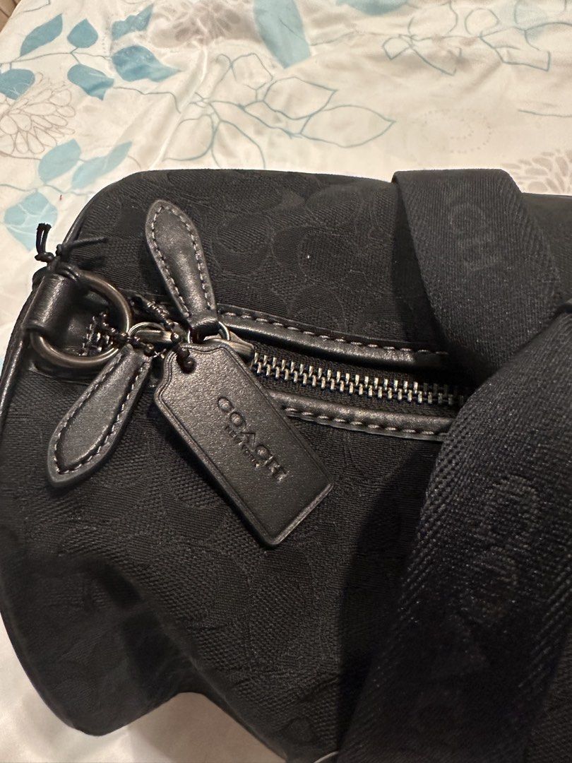 Coach Duffle bag ( weekender) unisex (Category: Shoulder Bags) located in Las Pinas. Submitted by mich.fe.mendoza (Listing ID 1464566586, Image 3). Description: This is a brand new and from coach retail store in US Complete inclusion plus it's tag. .