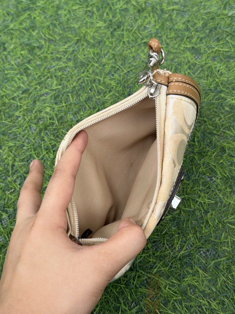 SOLD (Category: Purses & Pouches) located in Quezon City. Submitted by p0tatooooooo (Listing ID 1464387742, Image 3). Description: .