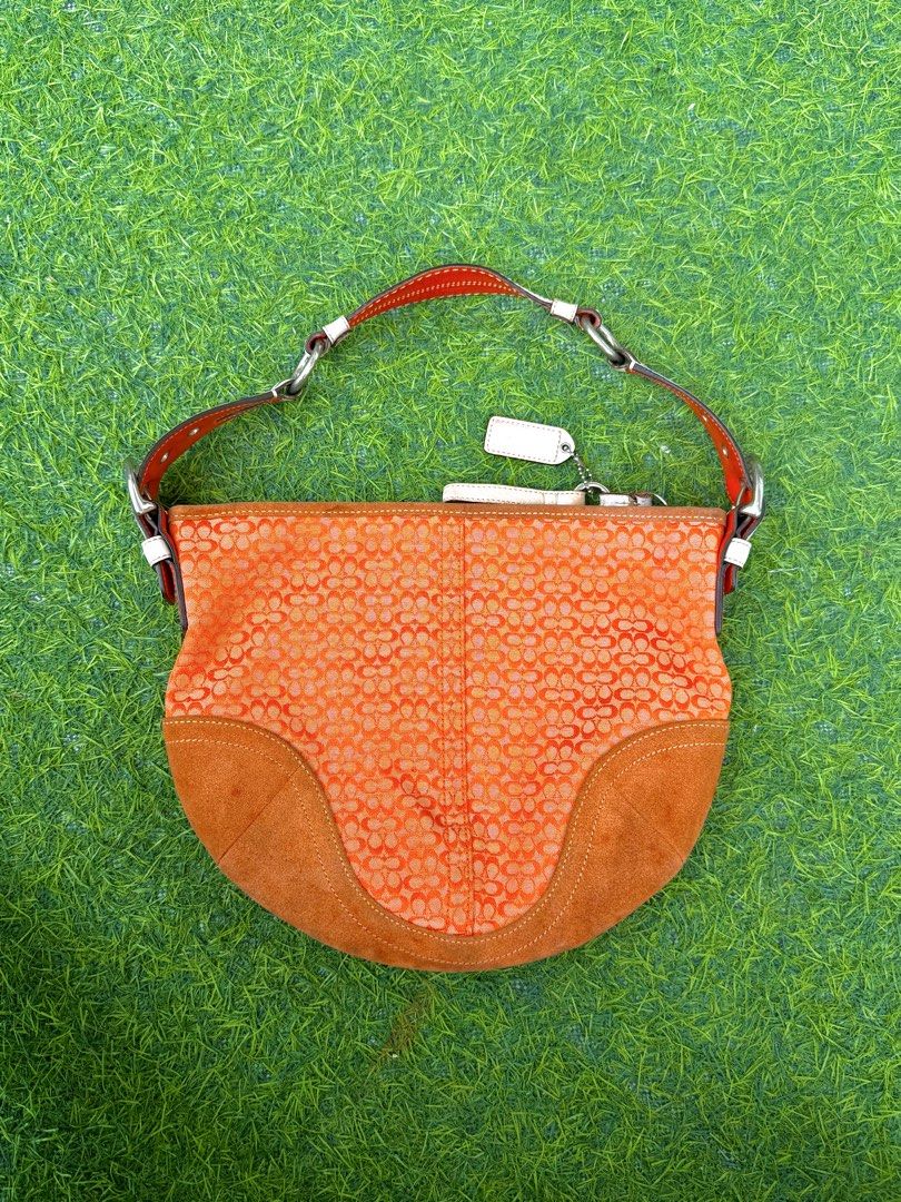 RESERVED (Category: Luxury Bags & Wallets) located in Quezon City. Submitted by p0tatooooooo (Listing ID 1464465845, Image 1). Description: nag bleed yung color sa handle but body still good..