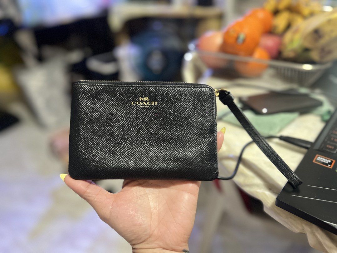 Coach Sidezip wristlet (Category: Wallets & Card holders) located in Bulacan. Submitted by heyitsmarf (Listing ID 1464444608, Image 1). Description: 9/10 condition Made in PH.