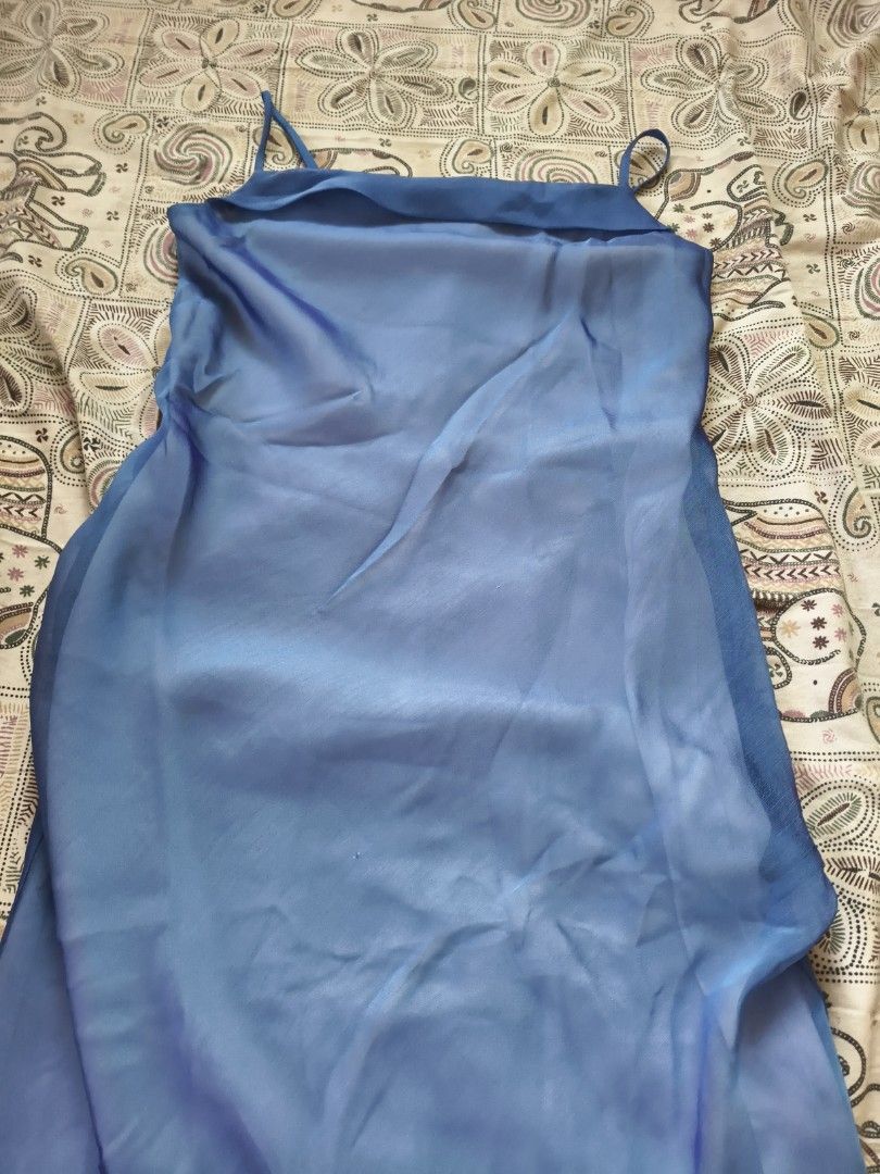 Elegant blue dress (Category: Evening dresses & gowns) located in Tanay. Submitted by thegoodseed (Listing ID 1464380034, Image 1). Description: blue elegant long dress.