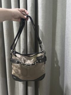 (Category: ) located in . Submitted by shopwithliyaa (Listing ID 1444741017, Image 1). Description: .