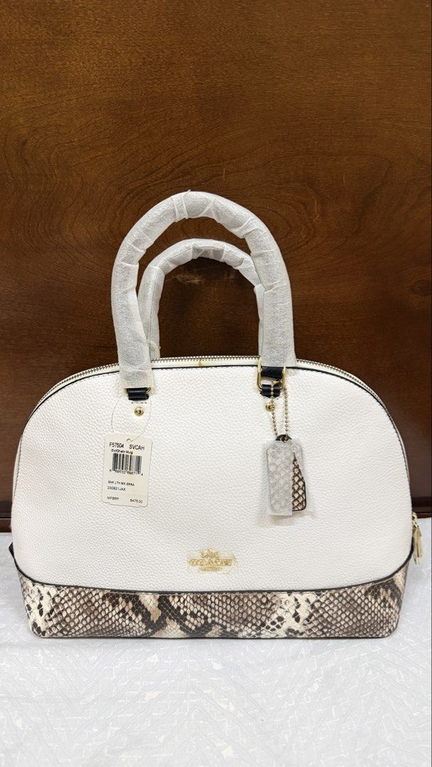 Coach White Leather Sling Bag (Category: Cross-body Bags) located in Manila. Submitted by declutteringlot (Listing ID 1464530590, Image 1). Description: .