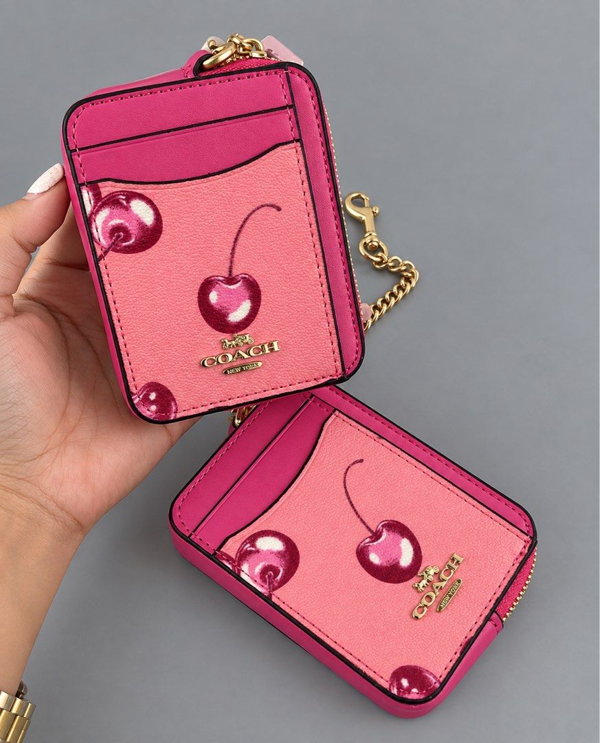 Coach Zip Card Case Wallet (Category: Wallets & Card holders) located in Binan City. Submitted by pinkykeenshop (Listing ID 1464555554, Image 1). Description: .