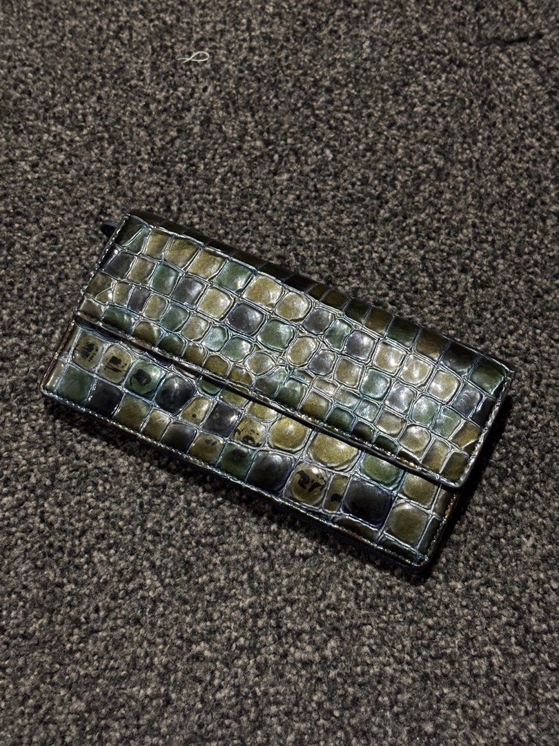 Cocco Fiore Cowhide Enamel Long Wallet (Small Crocodile Emboss) (Category: Wallets & Card holders) located in Bulacan. Submitted by thriftstarph (Listing ID 1464480649, Image 1). Description: PLEASE READ THE DESCRIPTION BELOW‼️ Cocco Fiore Cowhide Enamel Long Wallet (Small Crocodile Emboss) From: Japan .