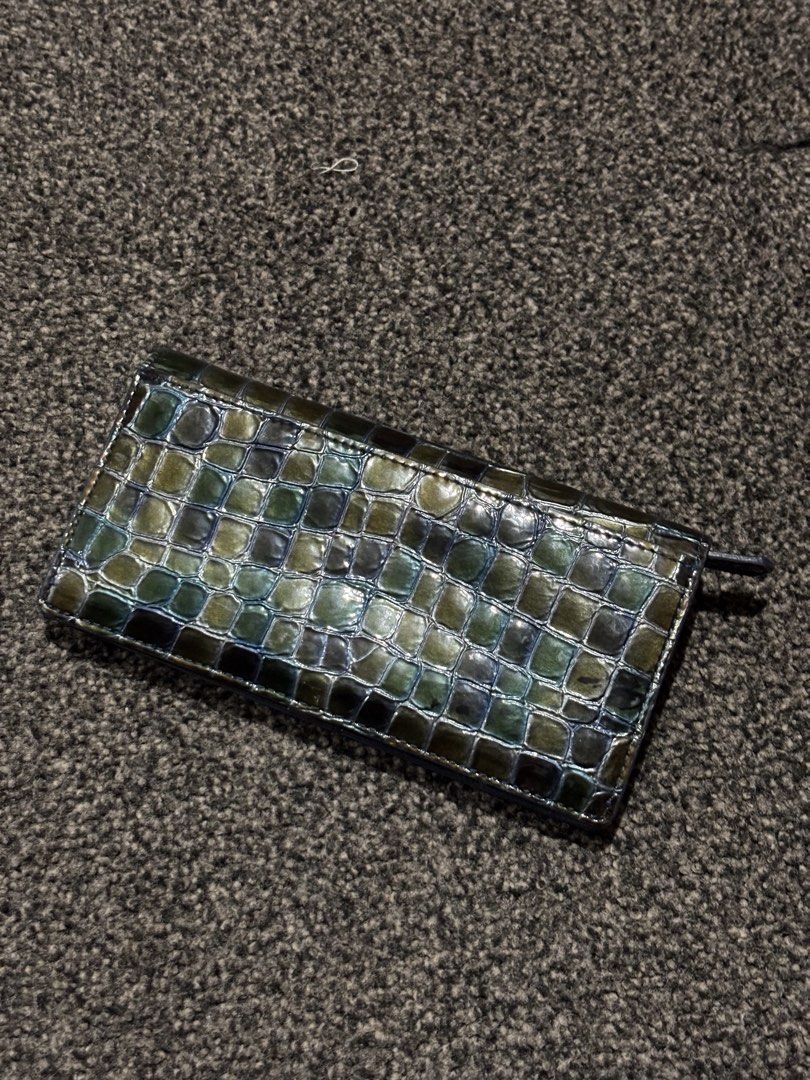 Cocco Fiore Cowhide Enamel Long Wallet (Small Crocodile Emboss) (Category: Wallets & Card holders) located in Bulacan. Submitted by thriftstarph (Listing ID 1464480649, Image 3). Description: PLEASE READ THE DESCRIPTION BELOW‼️ Cocco Fiore Cowhide Enamel Long Wallet (Small Crocodile Emboss) From: Japan .