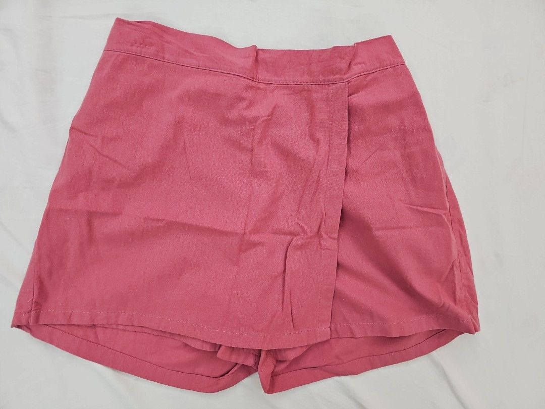 Collared Crop Top and Skort Set (Category: Sets or Coordinates) located in Muntinlupa City. Submitted by shoptitak (Listing ID 1464477492, Image 3). Description: - Adorable collared crop top with button details. - Comes with a matching skort. - Skort features a comfortable elastic waistband. - Ideal for casual outings or beach days. - Versatile for mixing and matching with other outfits. - Sold as a complete set..