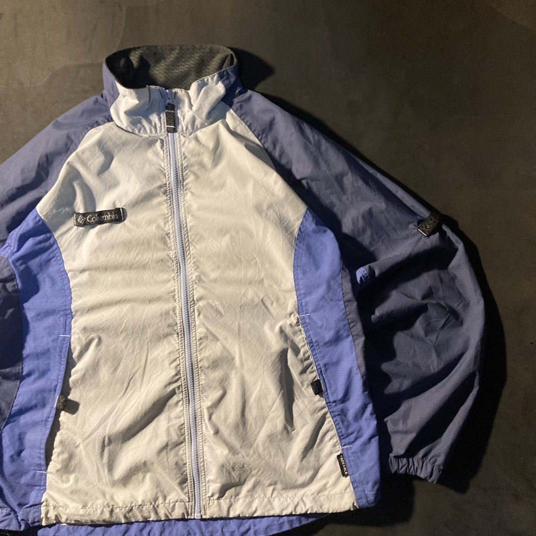 COLUMBIA PACKABLE WINDBREAKER (Category: Coats, Jackets and Outerwear) located in San Pablo. Submitted by 3tresfinds (Listing ID 1464488049, Image 3). Description: .