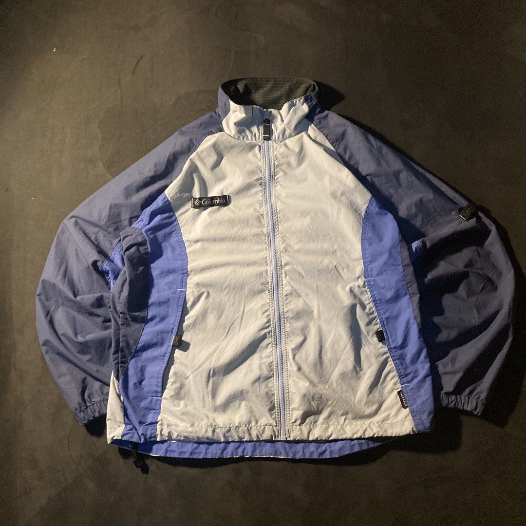 COLUMBIA PACKABLE WINDBREAKER (Category: Coats, Jackets and Outerwear) located in San Pablo. Submitted by 3tresfinds (Listing ID 1464488049, Image 1). Description: .