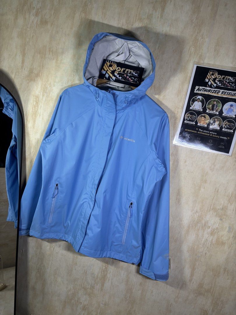 COLUMBIA WOMENS ARCADIA II RAIN JACKET (Category: Coats, Jackets and Outerwear) located in Cabuyao City. Submitted by pormanation-thrift-store (Listing ID 1464371758, Image 2). Description: COLUMBIA WOMENS ARCADIA II RAIN JACKET Condition: LIKE NEW Color rate: 10/10 (PWEDE SA MASELAN) Size: MEDIUM Dimes: 21”Wx26.5”L Issue: NONE‼️ Price: 2200.