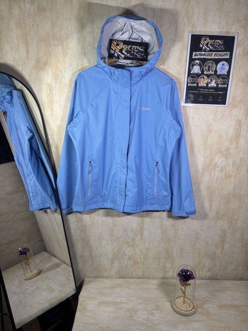 COLUMBIA WOMENS ARCADIA II RAIN JACKET (Category: Coats, Jackets and Outerwear) located in Cabuyao City. Submitted by pormanation-thrift-store (Listing ID 1464371758, Image 1). Description: COLUMBIA WOMENS ARCADIA II RAIN JACKET Condition: LIKE NEW Color rate: 10/10 (PWEDE SA MASELAN) Size: MEDIUM Dimes: 21”Wx26.5”L Issue: NONE‼️ Price: 2200.