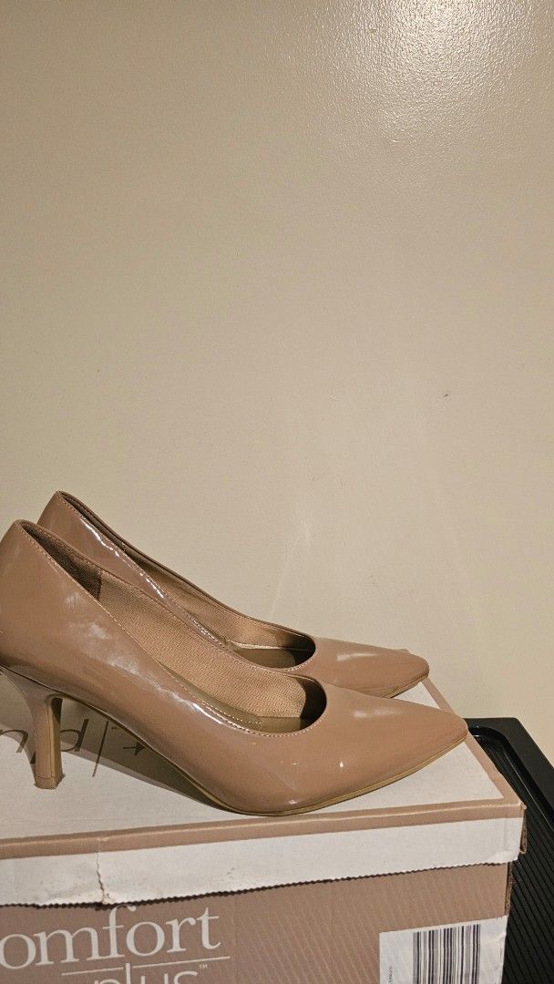 Comfort Plus Janine Neutro Heels (Category: Heels) located in Cebu City. Submitted by sherosales (Listing ID 1464355110, Image 3). Description: Comfort Plus Janine Neutro Heels - Toe Style: Pointed - Size: 40.5 EUR - Includes original box - Bought in 2023 - Worn around 5 times for weddings and special occasions RFS: Decluttering .