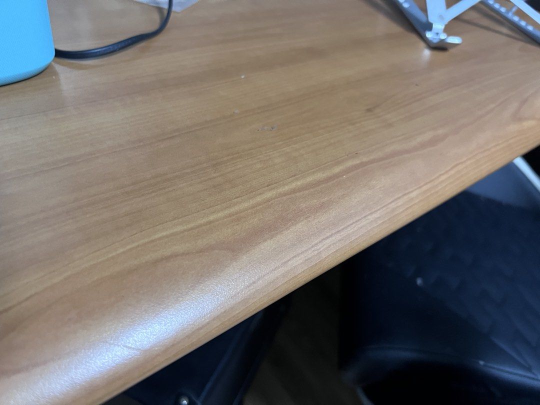 Computer table (Category: Tables & Sets) located in Singapore. Submitted by 33andrew (Listing ID 1464364408, Image 3). Description: 160x70cm Moving out sale Arrange your own transport mover .