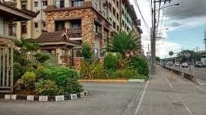 Condo Unit for Rent Bali Oasis Phase 1 (Category: Apartments & Condos) located in Quezon City. Submitted by rhacquel_572 (Listing ID 1464378289, Image 2). Description: CONDO FOR RENT: 2 BEDROOMS WITH GARDEN SPACE 📍Bali Oasis Building 4 (Surabaya) - Santolan, Pasig City along Marcos Highway near LRT2 Santolan Station 👮‍♂️Mid rise Condo with 24/7 security Managed by Filinvest 🚪 Furnished 🛌 2 bedrooms, 1 toilet and bath 🔑RFO with power and wate