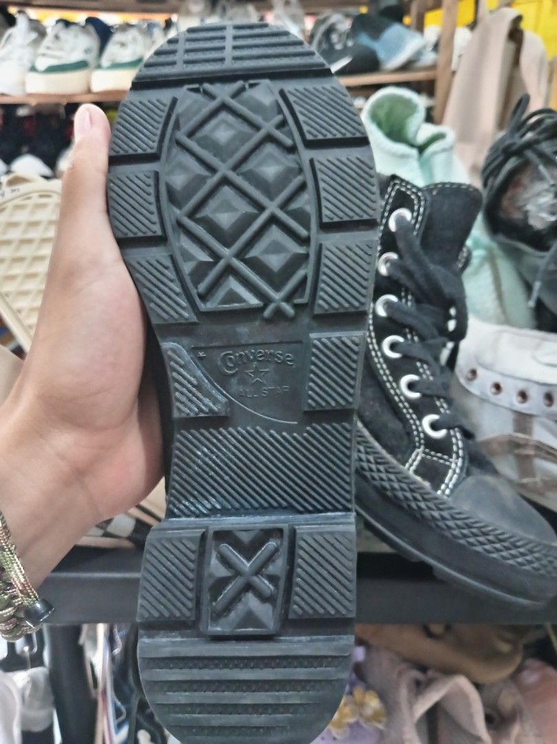 Converse 2010 chuck Taylor major mills boots (Category: Boots) located in Sindangan. Submitted by barak_ukay (Listing ID 1464407402, Image 3). Description: 2010s era Good condition No issue Good size.