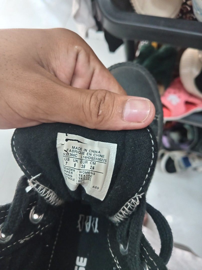 Converse 2010 chuck Taylor major mills boots (Category: Boots) located in Sindangan. Submitted by barak_ukay (Listing ID 1464407402, Image 2). Description: 2010s era Good condition No issue Good size.