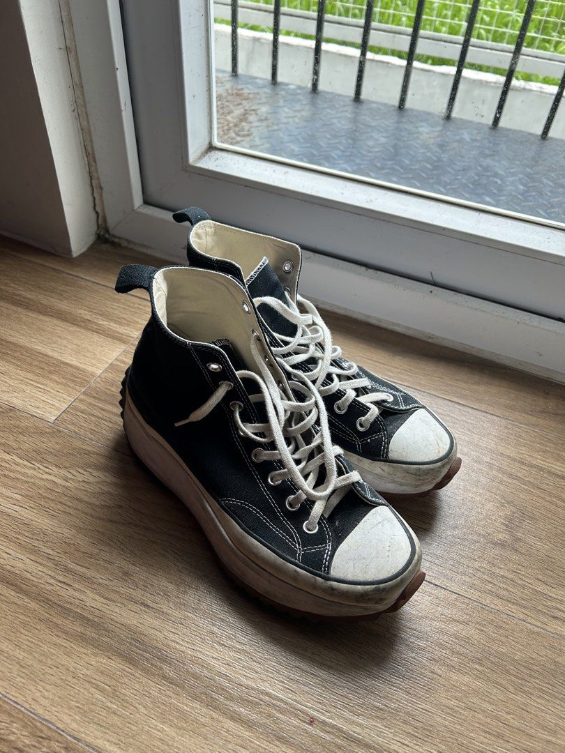 Converse Run Star Hike US10 (Category: Casual Shoes) located in Paranaque City. Submitted by streyger (Listing ID 1464384741, Image 1). Description: Converse Run Star Hike US10 (fits 10.5 well) 1,700Php slightly negotiable Used 4x Pre-loved Cleaning of sole on request of buyer Gusto ng iba na medyo madumi sole ng chucks 🙏.