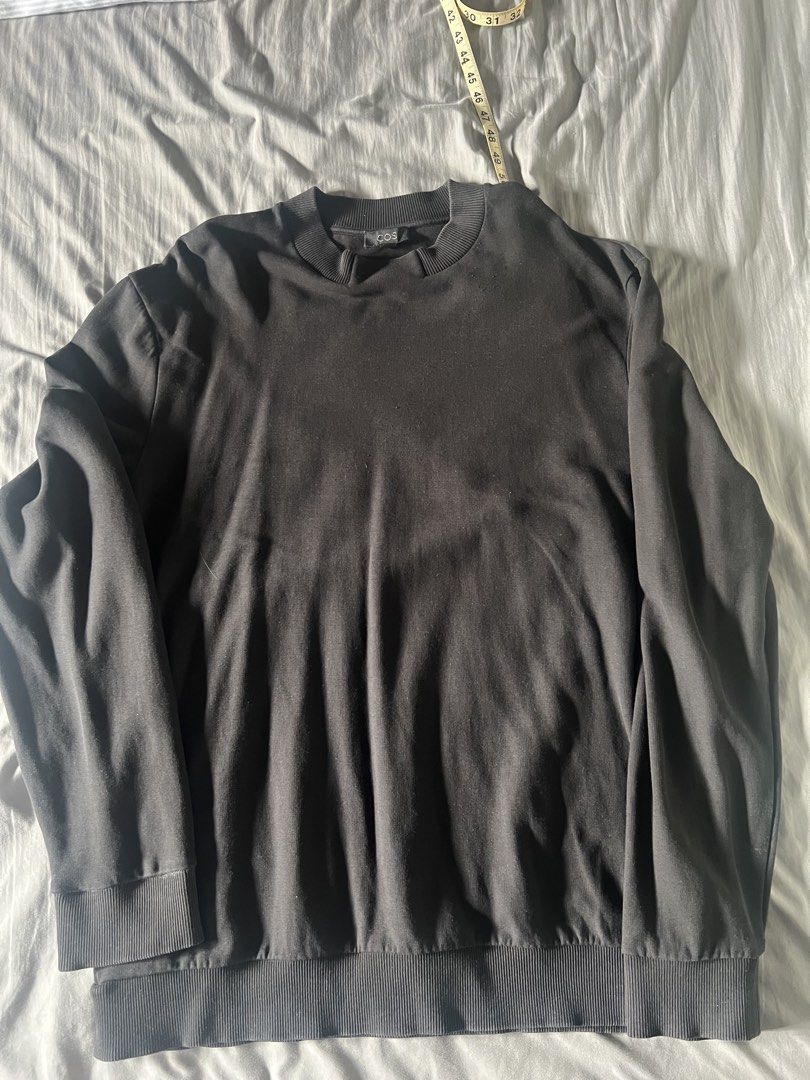 COS SWEATER (Category: Coats, Jackets and Outerwear) located in Antipolo. Submitted by vintagedon_ (Listing ID 1464364073, Image 1). Description: DIMES: 22W x 29L ISSUE: 2 small pinholes.