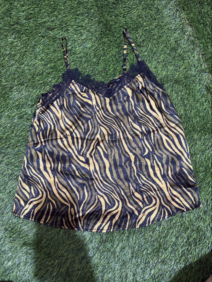Cotton on cami top (Category: Sleeveless) located in Bulacan. Submitted by solovedbyjel (Listing ID 1464485260, Image 1). Description: .