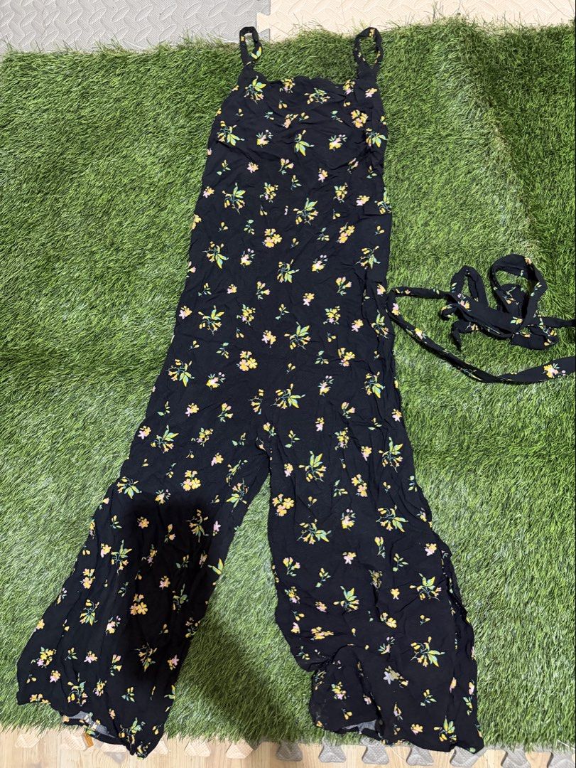 Cotton on jumpsuit (Category: Jumpsuits) located in Bulacan. Submitted by solovedbyjel (Listing ID 1464490662, Image 1). Description: .