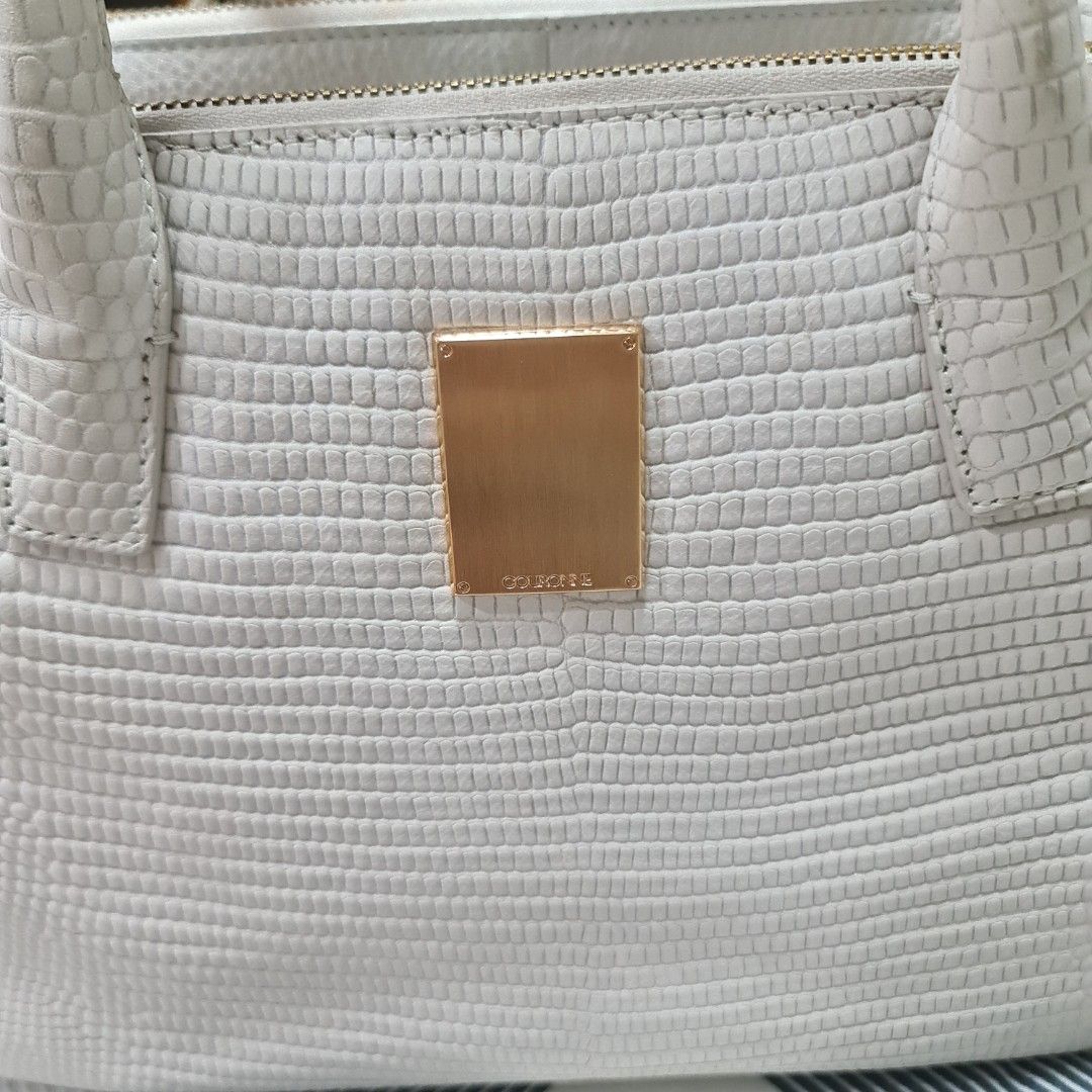 Couronne Bag (Category: Shoulder Bags) located in Dagupan City. Submitted by mybags7 (Listing ID 1464505433, Image 2). Description: Minimal sign of usage. Decluttering.